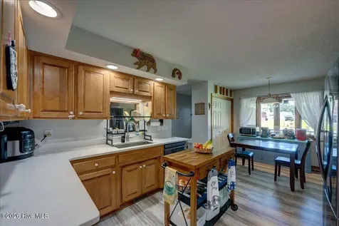 217 Pinewood Drive New Bern NC 28562