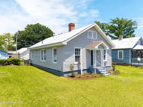 205 E Grubb Street Hertford NC 27944