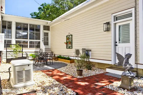 502 W Brown Street Southport NC 28461