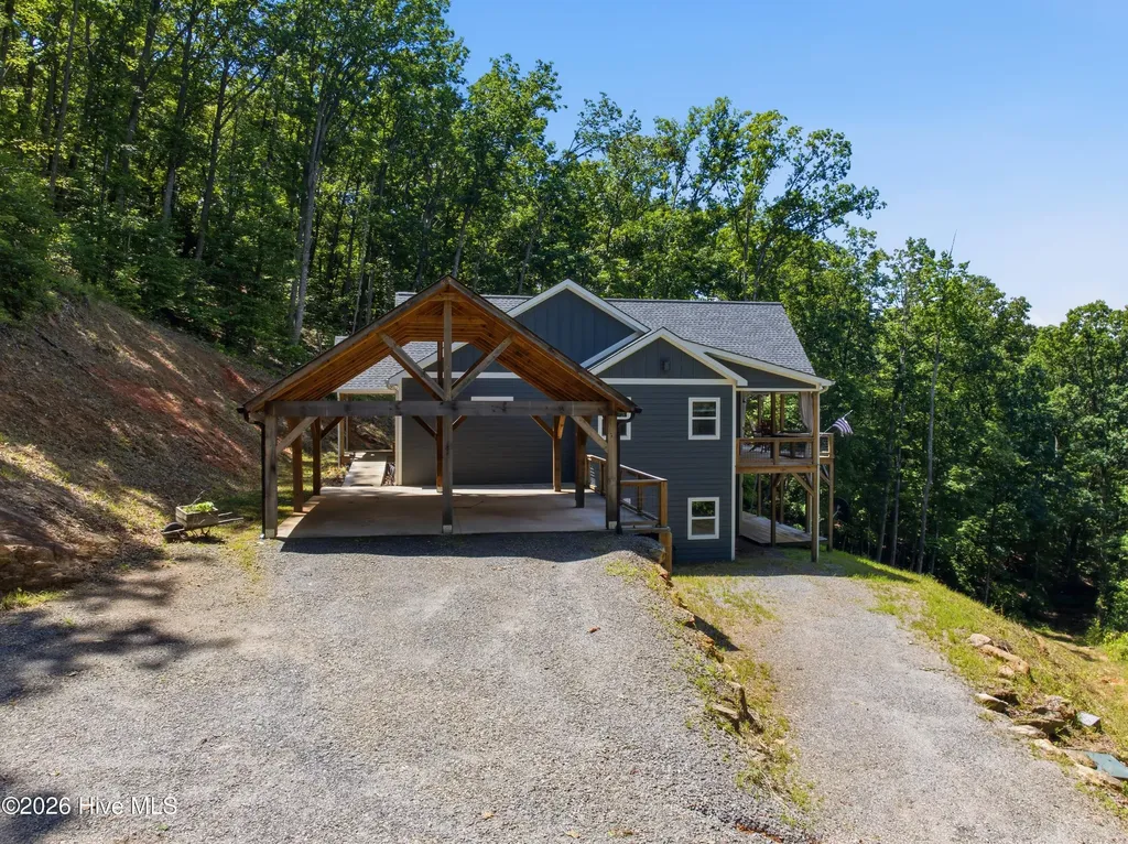 154 Blueberry Hill Hayesville NC 28904