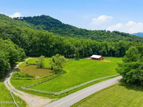 154 Blueberry Hill Hayesville NC 28904