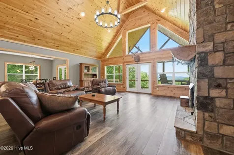 154 Blueberry Hill Hayesville NC 28904