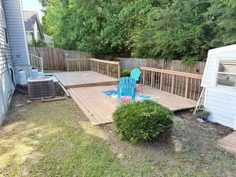 410 S Holly Lane Swansboro NC 28584