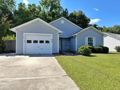 410 S Holly Lane Swansboro NC 28584