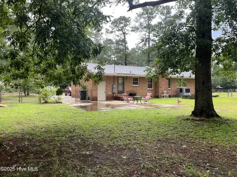 11541 Pinecroft Street Laurinburg NC 28352