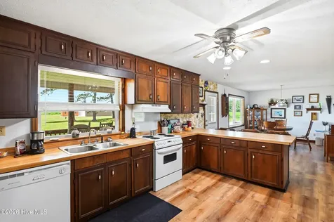2665 Us Highway 117 Burgaw NC 28425