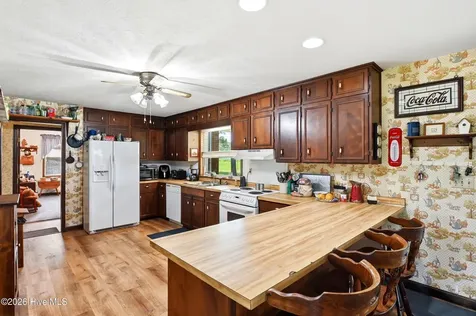 2665 Us Highway 117 Burgaw NC 28425