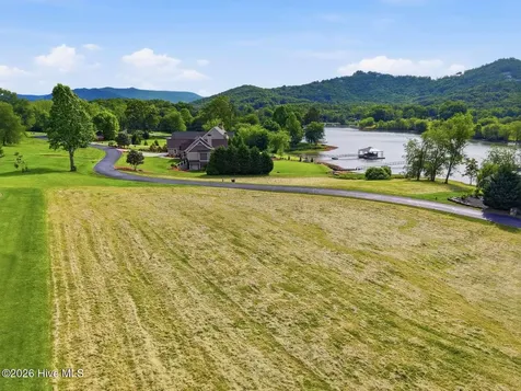 25 Mcintosh Circle Hayesville NC 28904