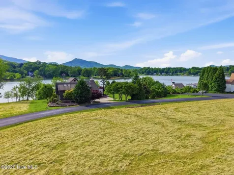 25 Mcintosh Circle Hayesville NC 28904