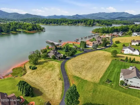 25 Mcintosh Circle Hayesville NC 28904