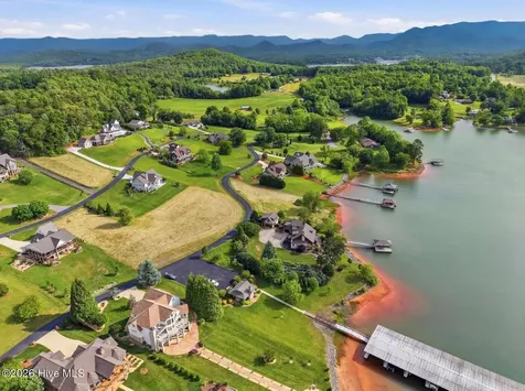25 Mcintosh Circle Hayesville NC 28904
