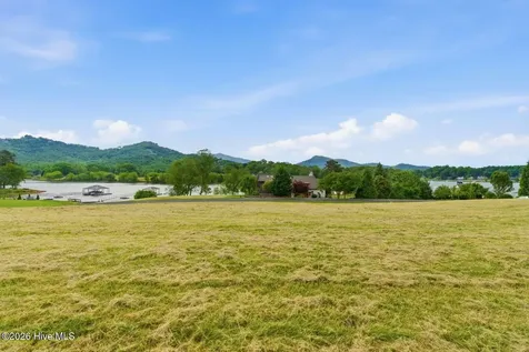 25 Mcintosh Circle Hayesville NC 28904