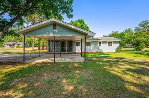 317 N Wright Street Raeford NC 28376