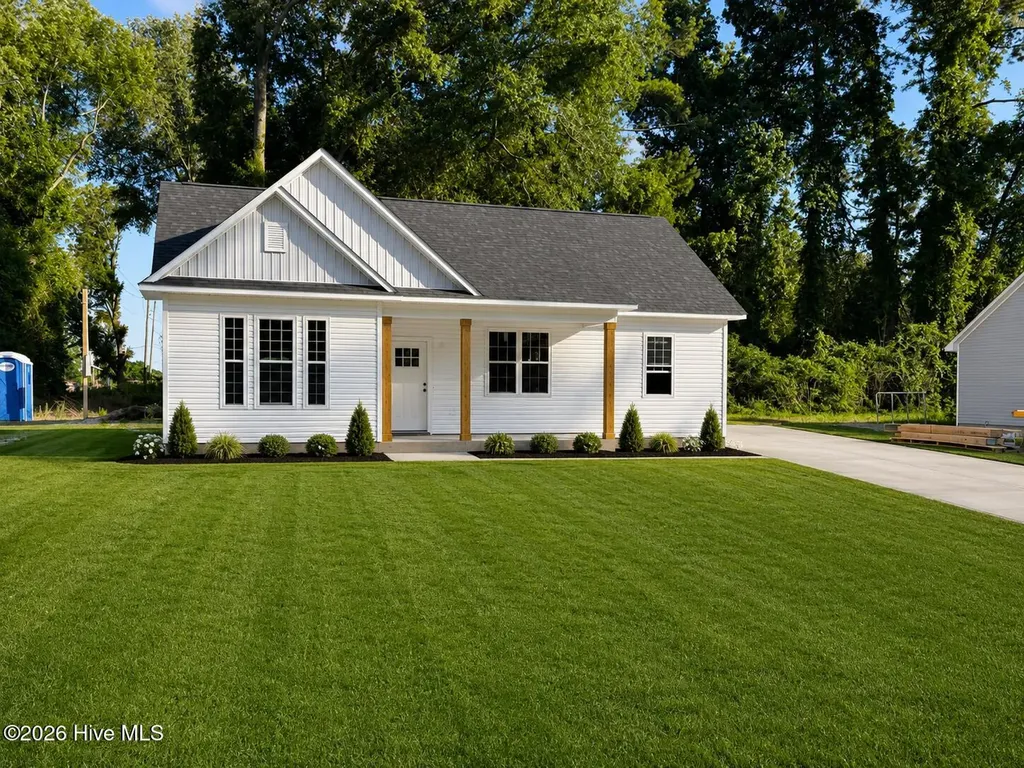 105 W Westbrook Street Wallace NC 28466