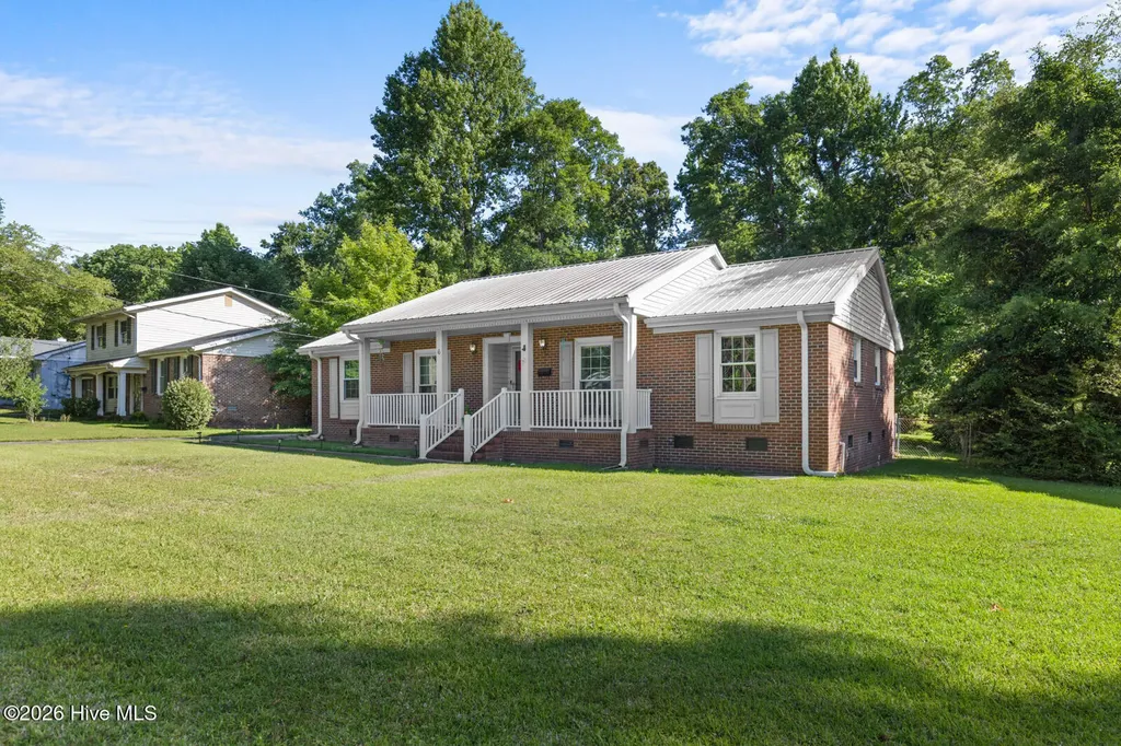 6 Laran Road Jacksonville NC 28540
