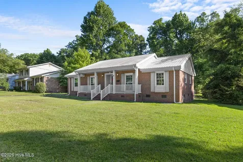 6 Laran Road Jacksonville NC 28540