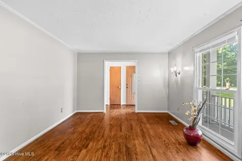 6 Laran Road Jacksonville NC 28540