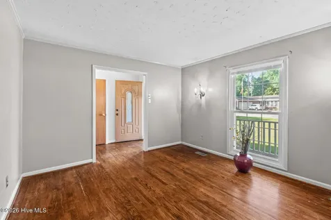6 Laran Road Jacksonville NC 28540
