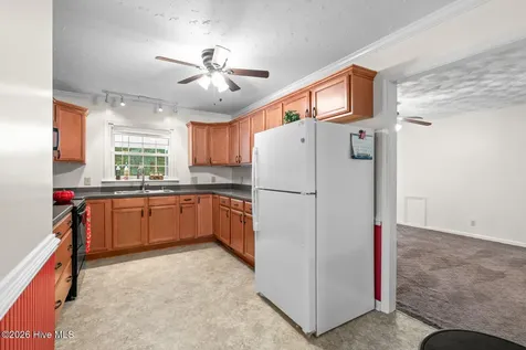 6 Laran Road Jacksonville NC 28540