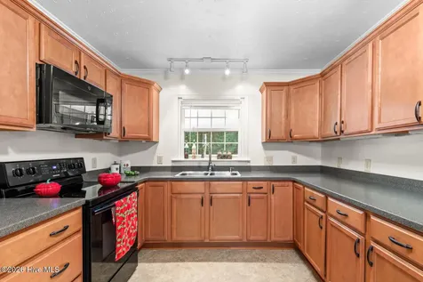 6 Laran Road Jacksonville NC 28540