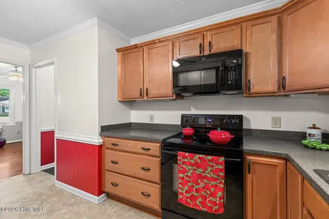 6 Laran Road Jacksonville NC 28540