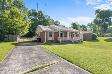 6 Laran Road Jacksonville NC 28540