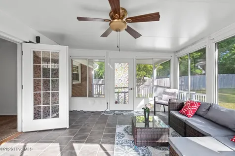 6 Laran Road Jacksonville NC 28540