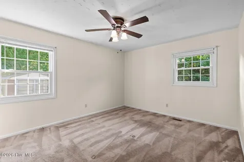 6 Laran Road Jacksonville NC 28540