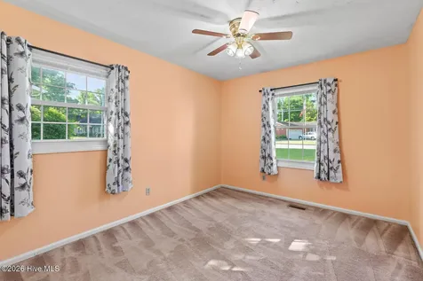 6 Laran Road Jacksonville NC 28540
