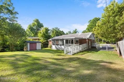 6 Laran Road Jacksonville NC 28540