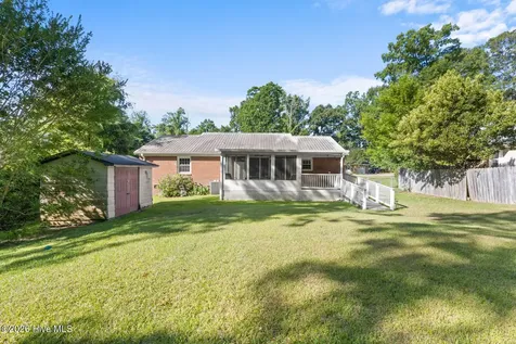 6 Laran Road Jacksonville NC 28540