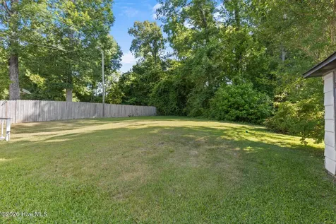 6 Laran Road Jacksonville NC 28540