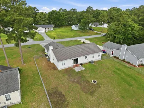 128 Fodder Drive Hubert NC 28539