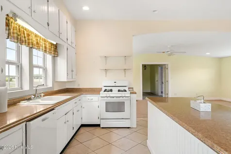 1352 Cornwallis Road Rose Hill NC 28458