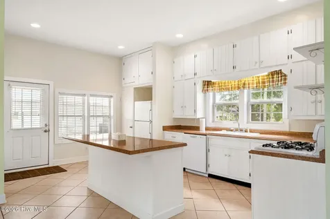 1352 Cornwallis Road Rose Hill NC 28458