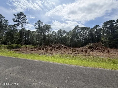 5056 Highland Drive SE Bolivia NC 28422