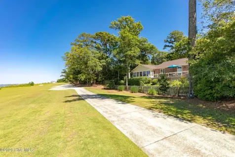 105 Magnolia Court Pine Knoll Shores NC 28512