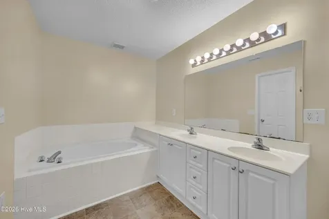 4102 Breezewood Drive Wilmington NC 28412