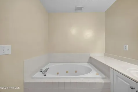 4102 Breezewood Drive Wilmington NC 28412