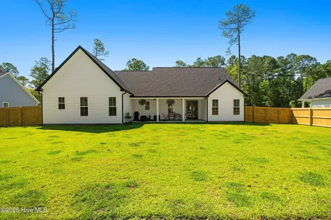 333 Pineknoll Drive NW Calabash NC 28467