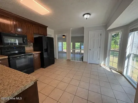 928 E Winds Lane Fayetteville NC 28311
