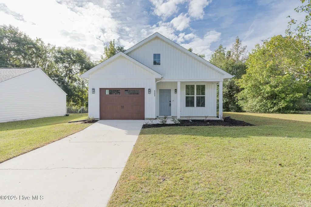 111 Hampton Court Jacksonville NC 28546