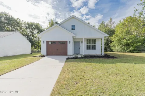 111 Hampton Court Jacksonville NC 28546