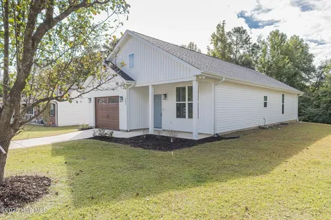 111 Hampton Court Jacksonville NC 28546