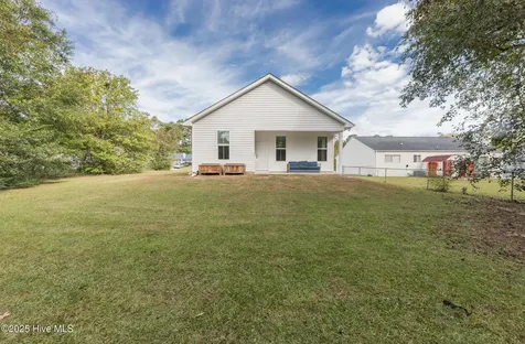 111 Hampton Court Jacksonville NC 28546