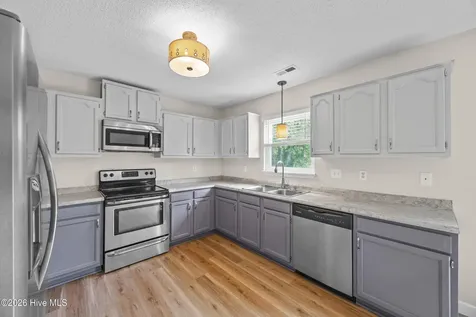 102 Natalie Lane Hubert NC 28539