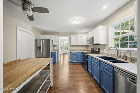7433 Bright Leaf Road Wilmington NC 28411
