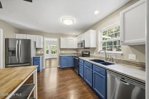 7433 Bright Leaf Road Wilmington NC 28411