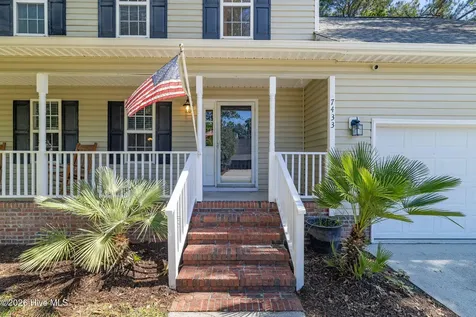 7433 Bright Leaf Road Wilmington NC 28411
