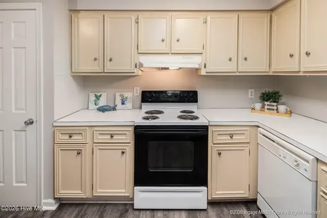 32 Scott Street Greenville NC 27858